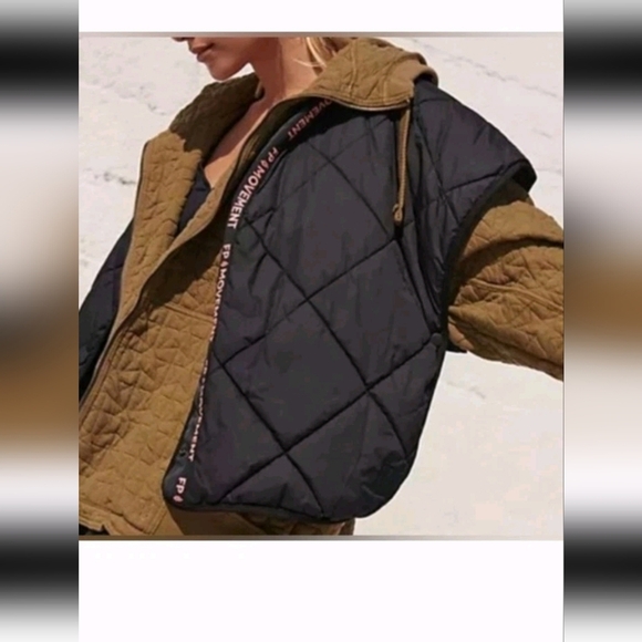 Free People Movement Womens Black Chill Out Packable Puffer Poncho Scarf OS - Picture 1 of 15